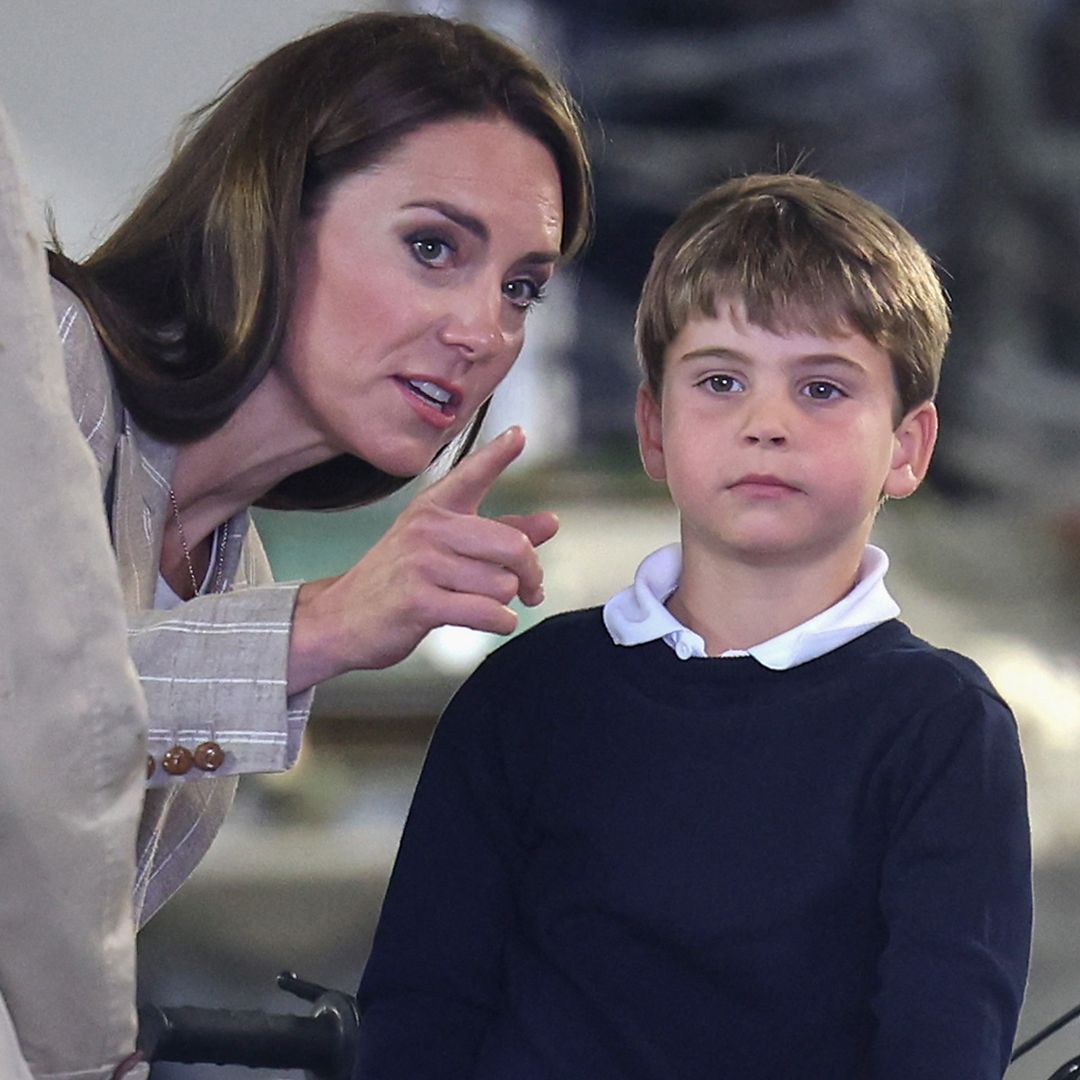 El gesto tranquilizador de Kate Middleton hacia el príncipe Louis para animarlo a comportarse correctamente
