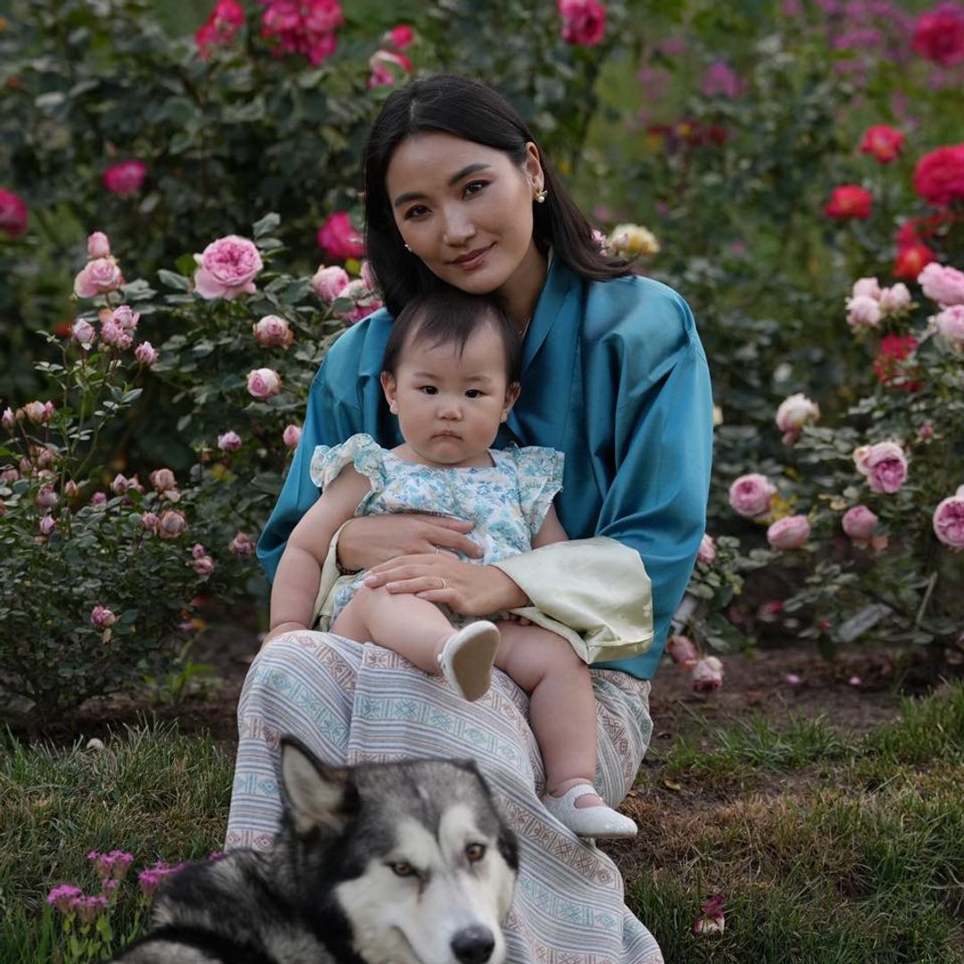 Las fotos de la Princesa Dragón que hacen historia con solo dos años en un significativo acto en Bután