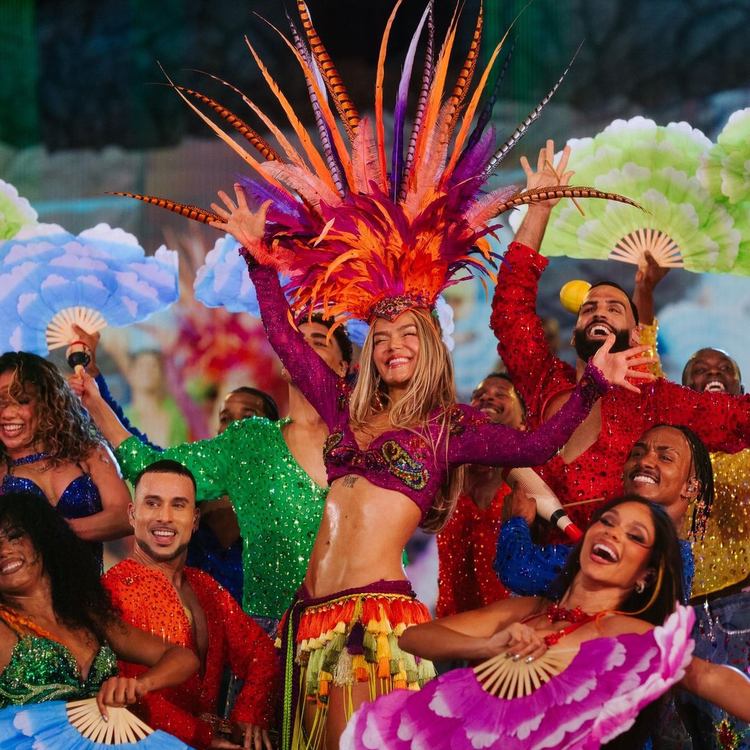 Karol G inaugura su estilo tropical más sofisticado con su nueva gira 'Viajando por el Mundo TropiTour'