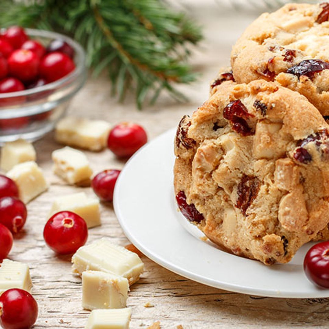'Cookies' de chocolate blanco y grosellas