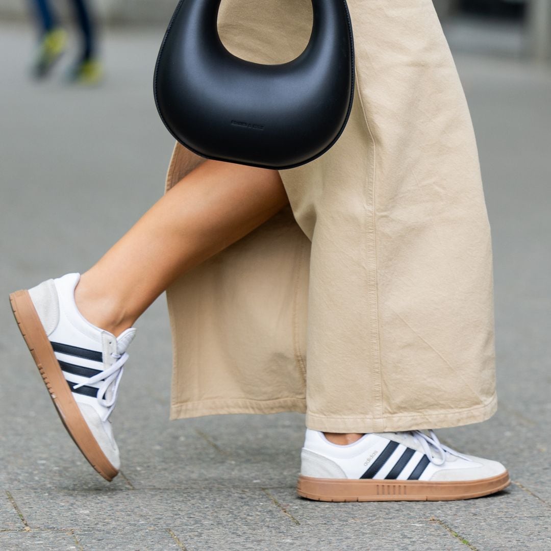 Adidas liquida en el pre Black Friday 2025 de Amazon las zapatillas blancas que adoran las expertas