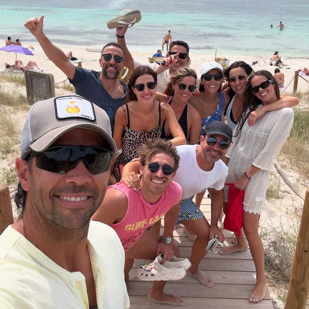 Risas, relax, amor y amigos: así está siendo el verano ibicenco de Ana Boyer
