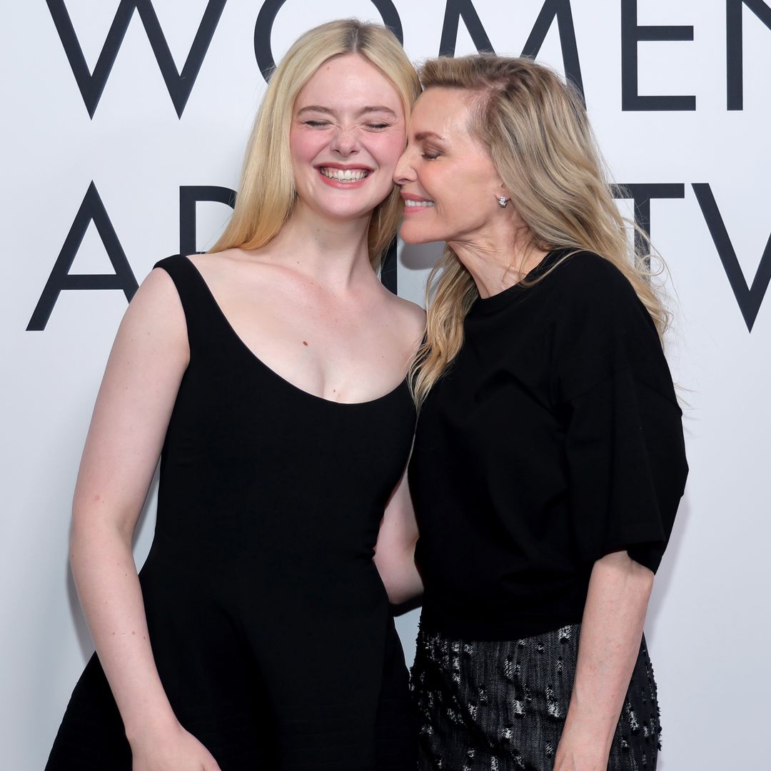 Michelle Pfeiffer y Elle Fanning son cómplices de estilo y elegancia en la alfombra roja