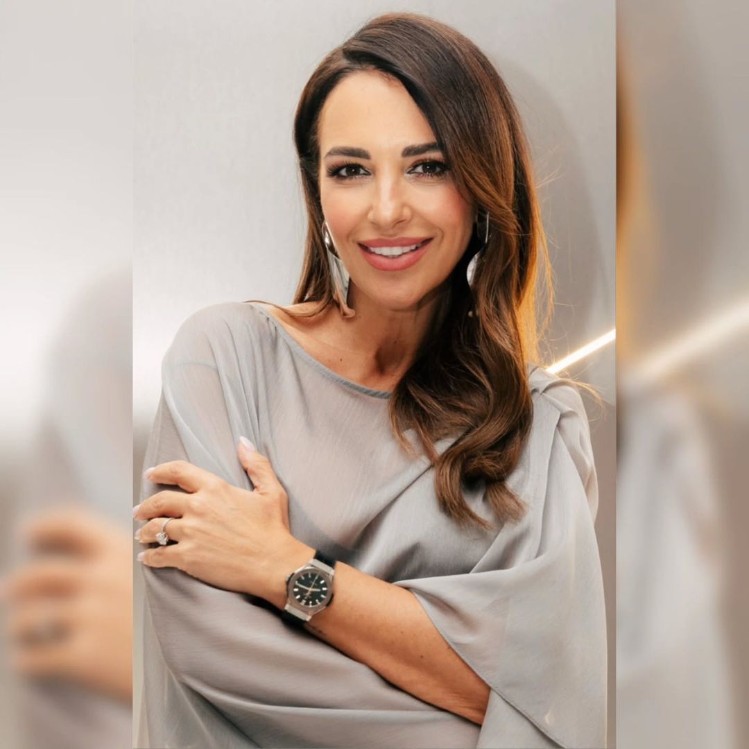 Paula Echevarría sigue el consejo más fácil de los peluqueros: cambiarse la raya para transformar su look sin cortarse el pelo