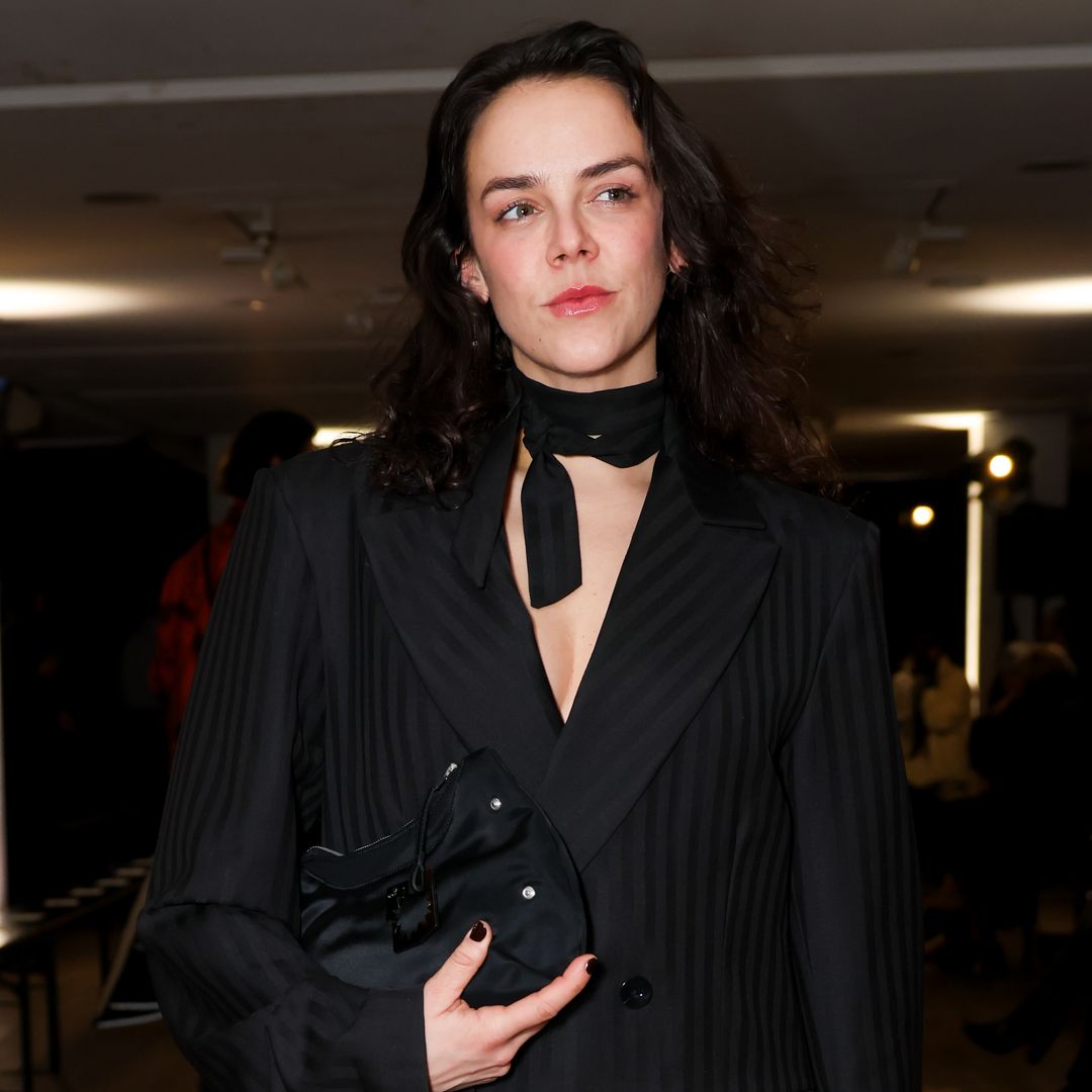 Pauline Ducruet con traje negro