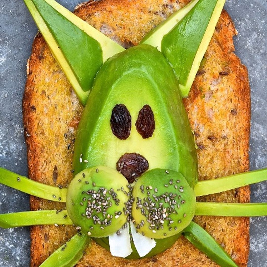 Tostada con conejo de aguacate