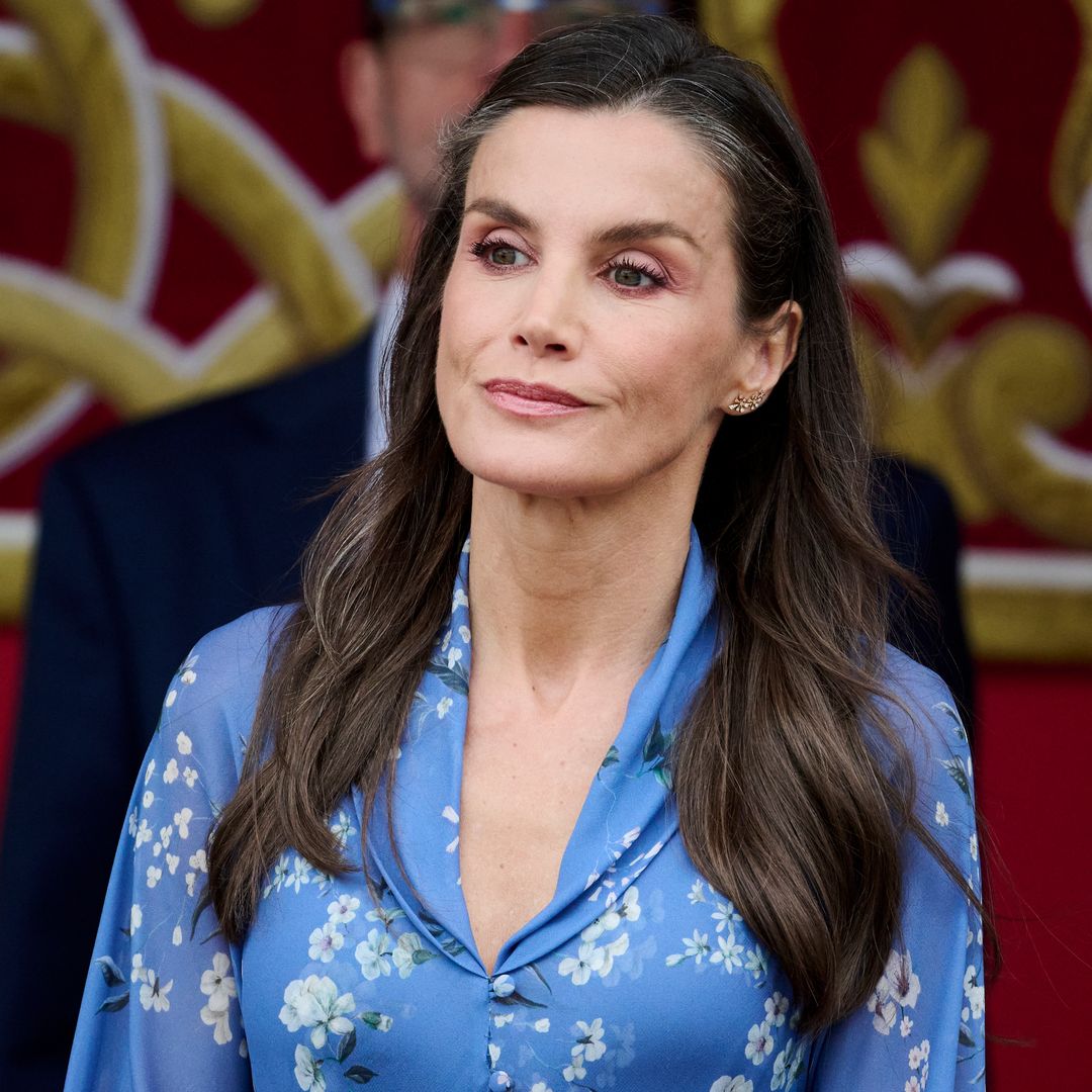 La reina Letizia recicla en Vigo el vestido azul más simbólico de su armario para el Día de las Fuerzas Armadas 2026