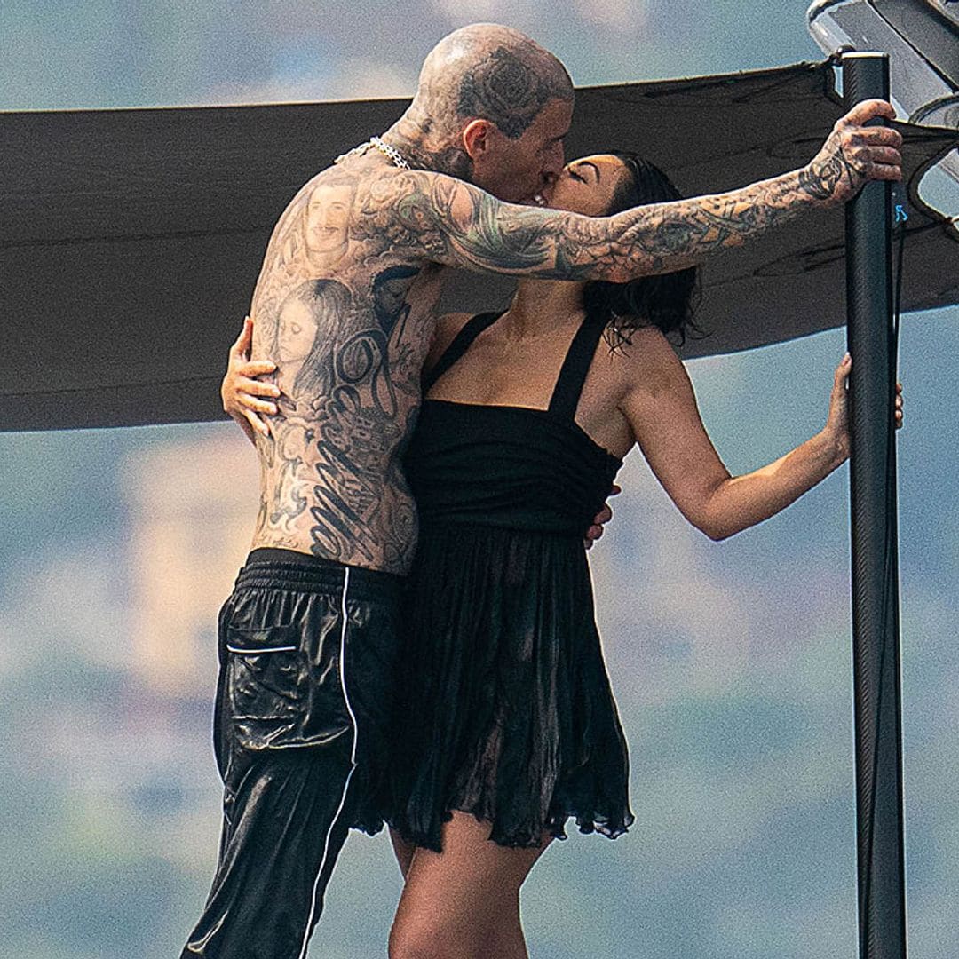 Amor a la italiana, besos y chapuzones: Kourtney Kardashian y Travis Barker empiezan su luna de miel