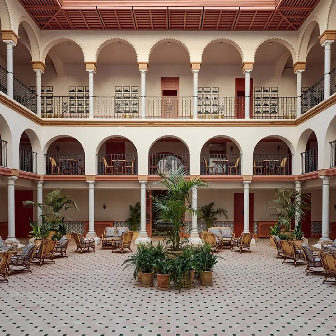 Cristine Bedfor Hotel 
