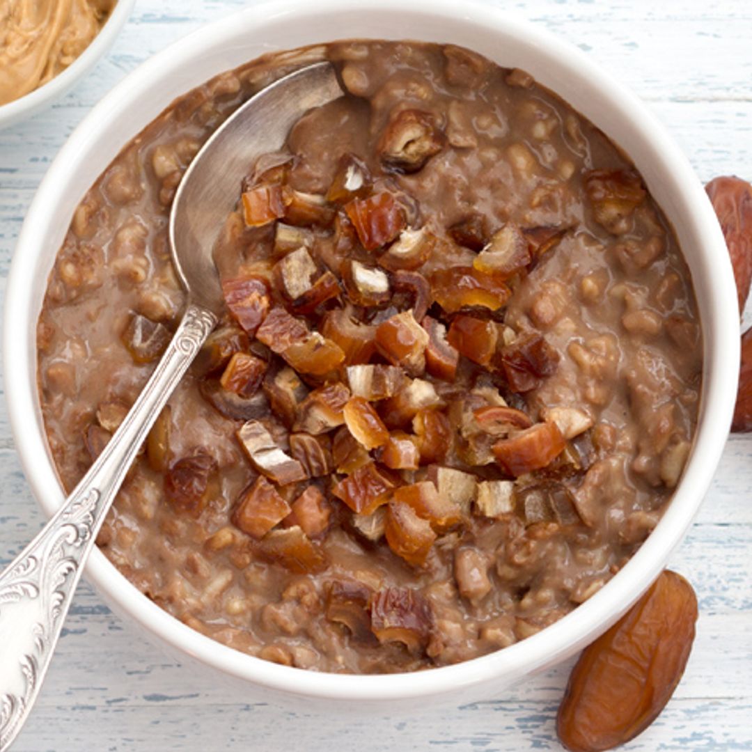'Bowl' de avena, cacao y dátiles