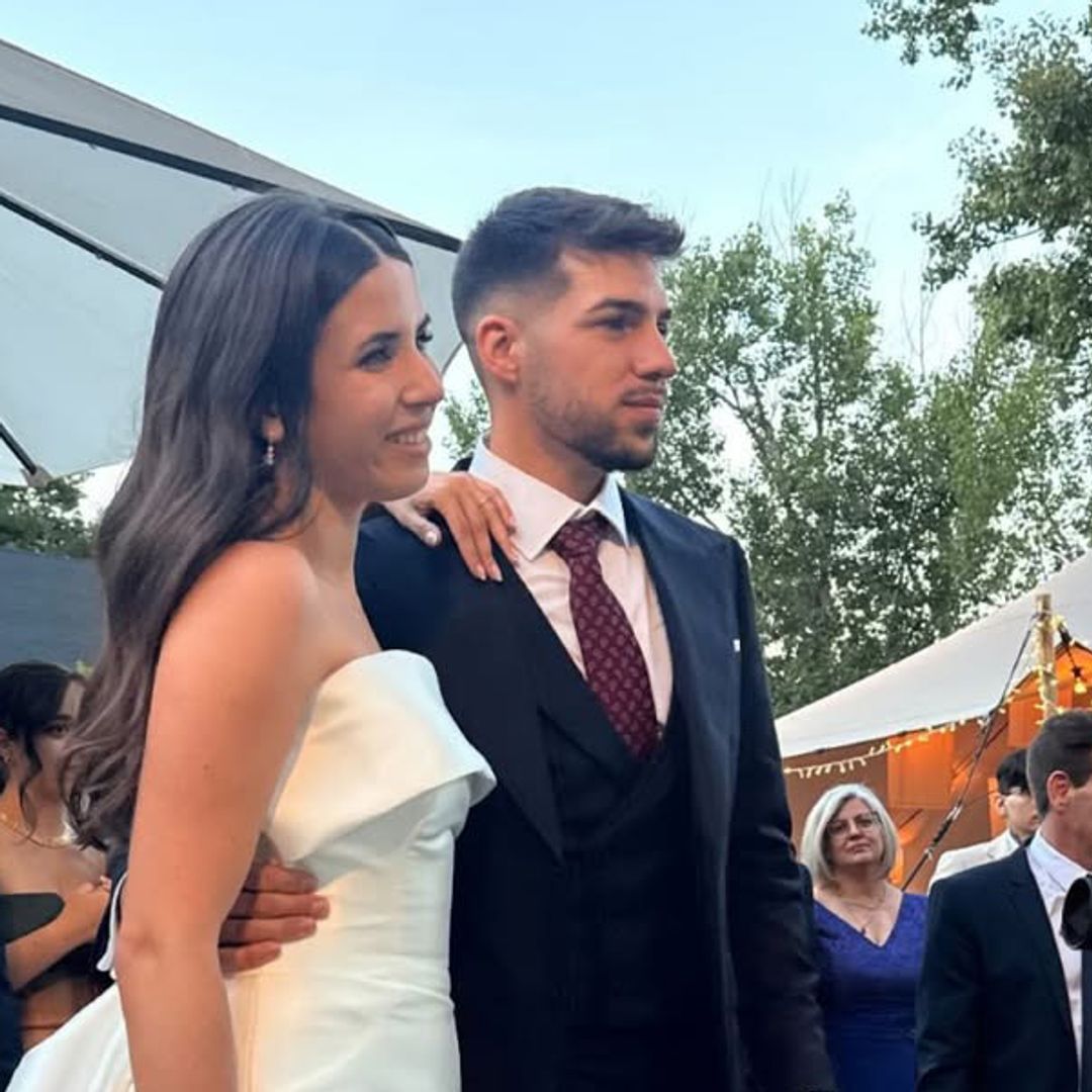 Así ha sido la boda de Paula Milla, hija del exfutbolista Luis Milla: en Valdemorillo, con Estela Grande y Juan Iglesias entre los invitados