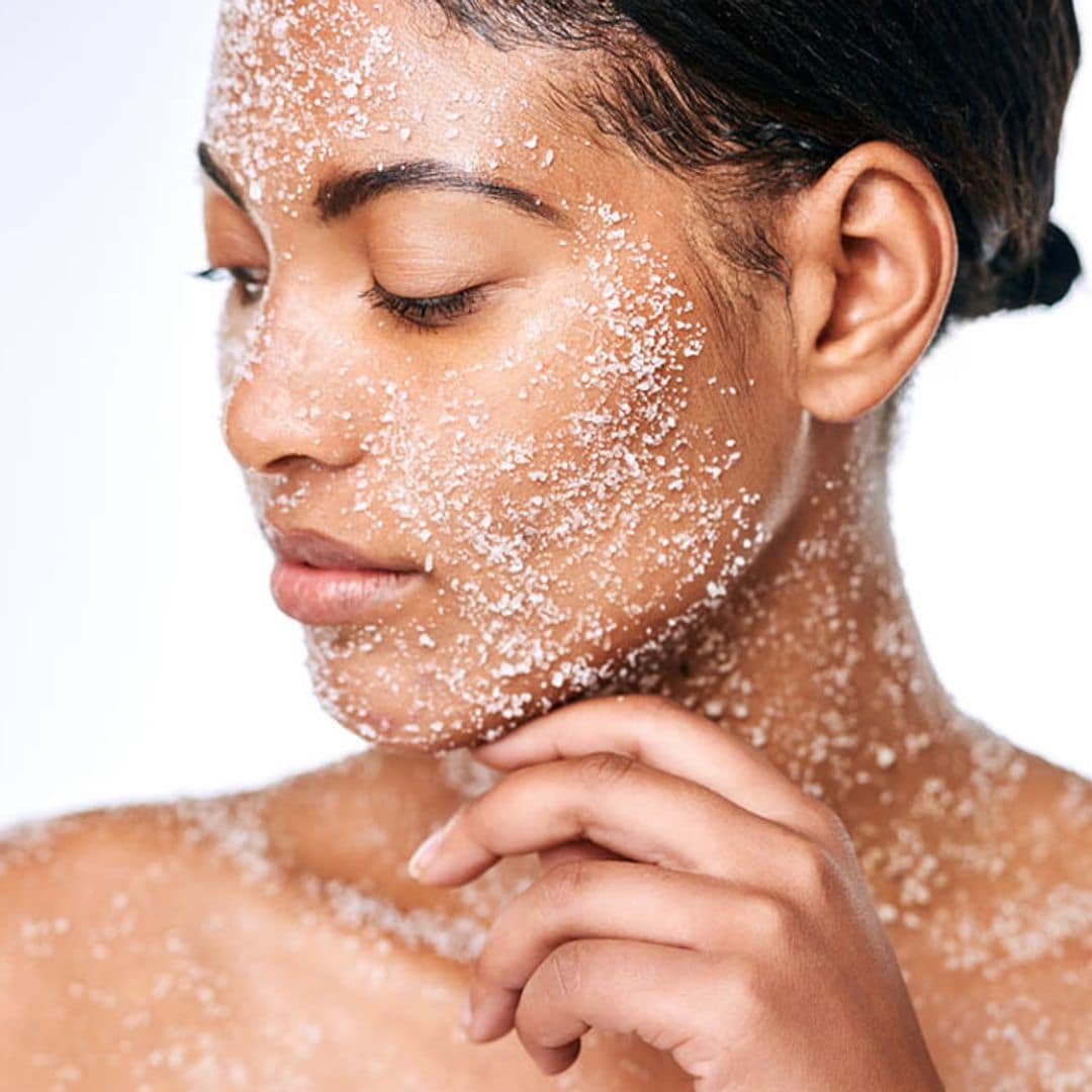 Estos son los 6 exfoliantes faciales más efectivos para conseguir una piel suave y sin granitos