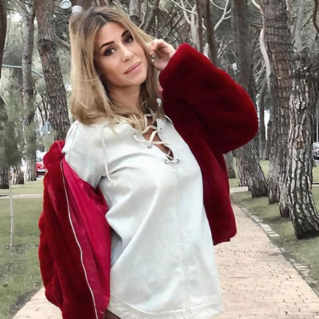 La tierna imagen de Elena Tablada con sus 'tres niñas'