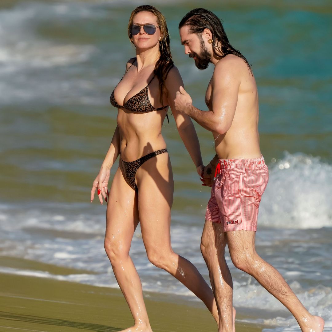 Heidi Klum presume de tipazo a los 51 en la playa más exclusiva del mundo