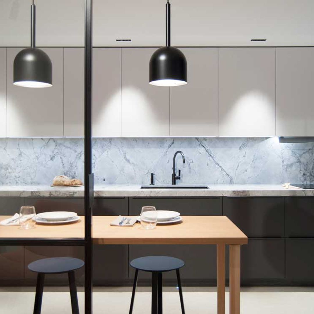 La ampliación y modernización de una cocina, antes y después de la reforma