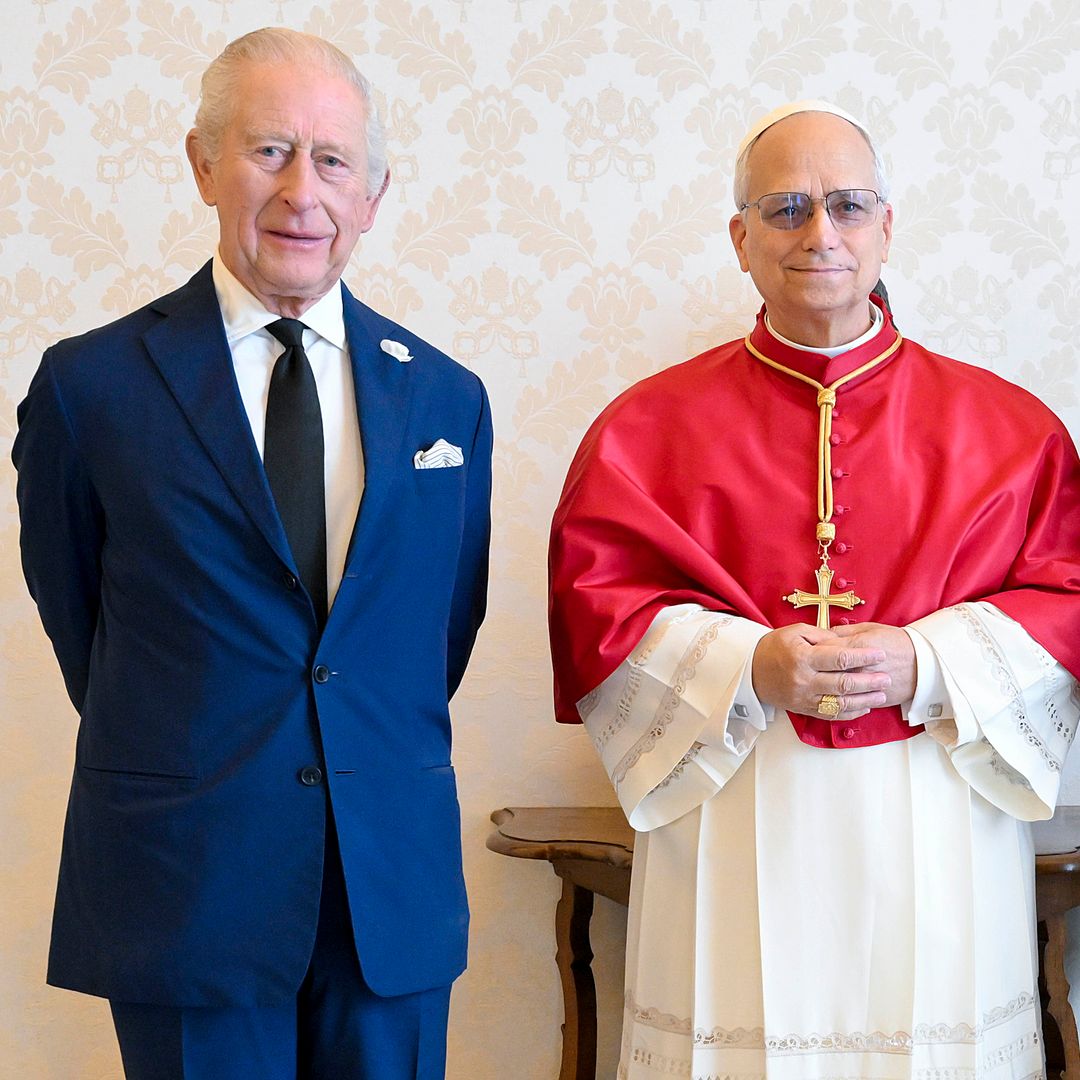 La histórica imagen de los reyes Carlos III y Camilla ante el Papa en el Vaticano