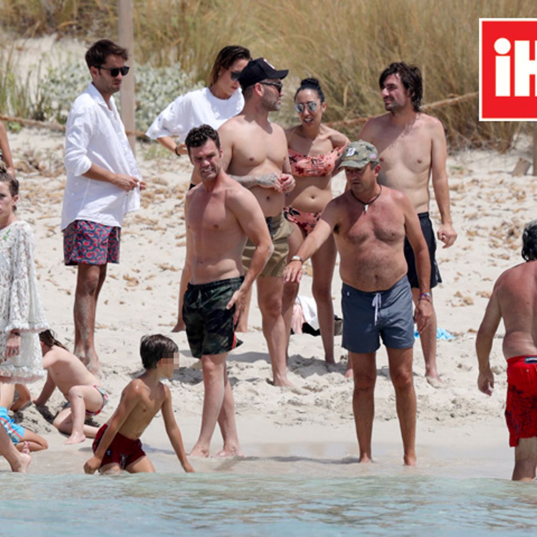 EXCLUSIVA: la familia de Ángel Nieto disfruta de una jornada de playa en Ibiza