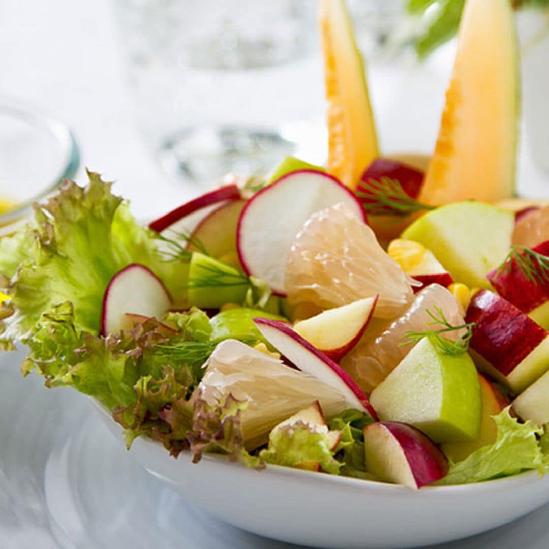 Ensalada de melón, pomelo y manzana con vinagreta de mostaza