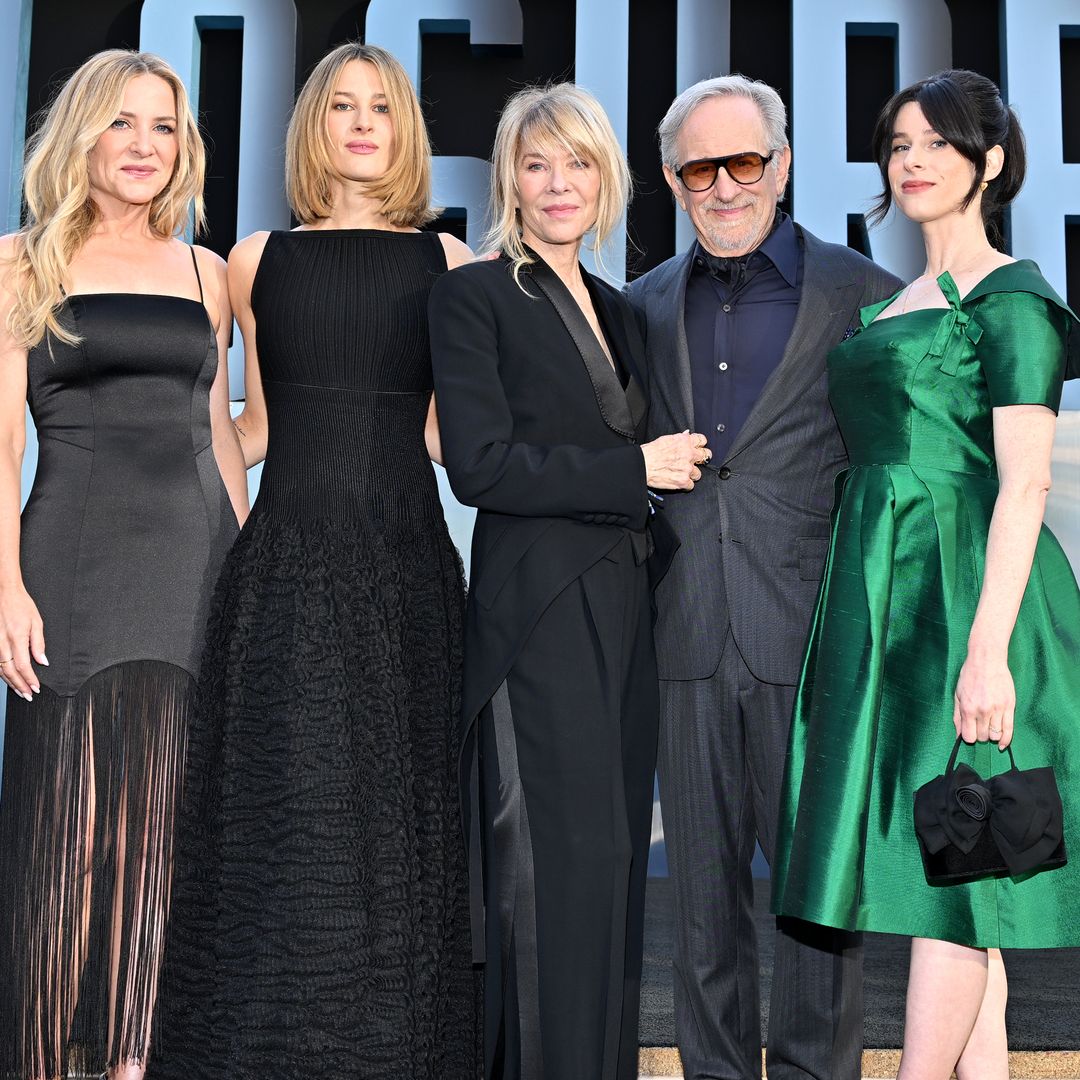 No quería tener hijos y acabó teniendo siete: así es la supernumerosa familia de Steven Spielberg, el director que conquistó Hollywood