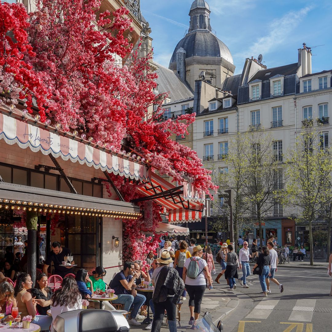 Ni Montmartre ni Saint-Germain: así es el barrio más vibrante de París entre calles con historia y cafés con encanto