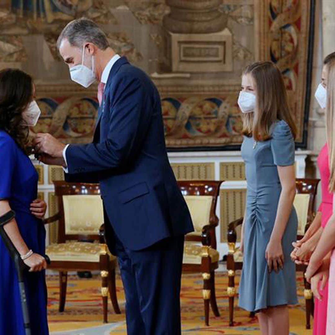 Una conductora de ambulancias, un transportista… las dieciséis mujeres y ocho hombres premiados con la medalla del Mérito Civil en 2021
