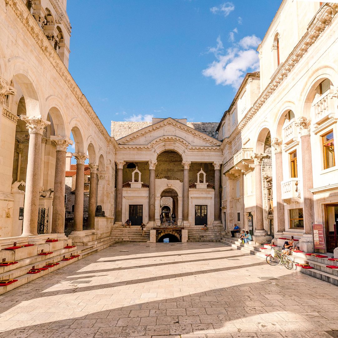 La ciudad más sorprendente de Croacia: un palacio romano convertido en barrio vivo junto al mar