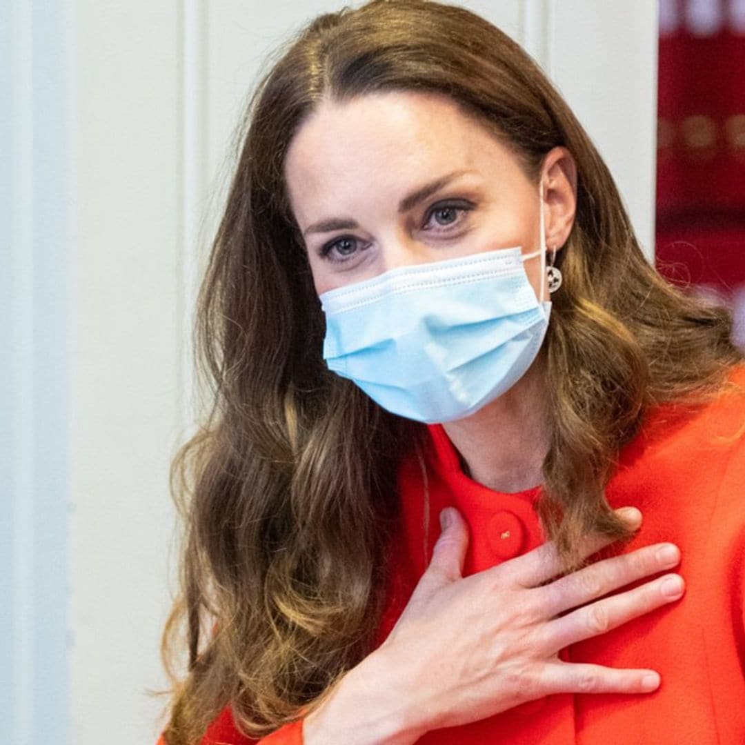 Kate convierte su libro en un ‘best seller’ en pocas horas y deja cartas escondidas por toda la nación