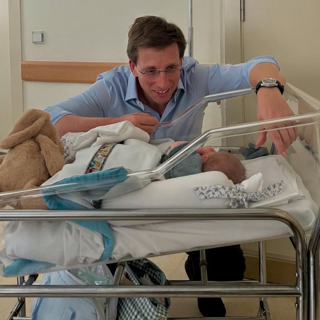José Luis Martínez-Almeida presenta a su hijo con Teresa Urquijo con esta tierna imagen