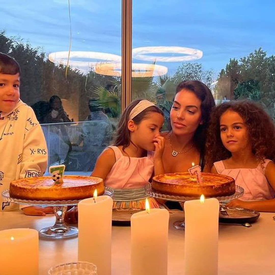 Con dos pasteles y salón de juegos, así festejaron los mellizos de Cristiano Ronaldo y Georgina Rodríguez