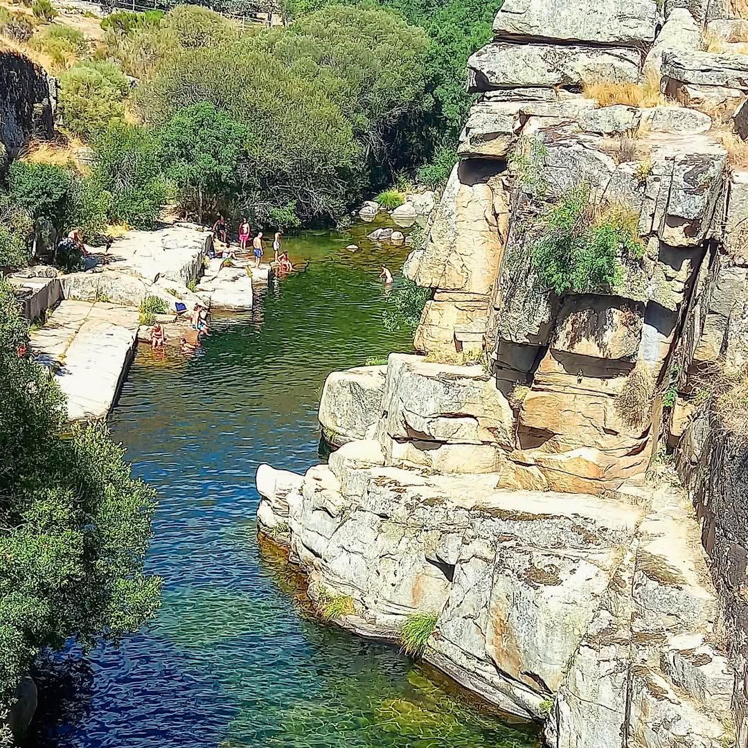 Las mejores piscinas naturales de Ávila para refrescarte este verano: aguas limpias y naturaleza salvaje
