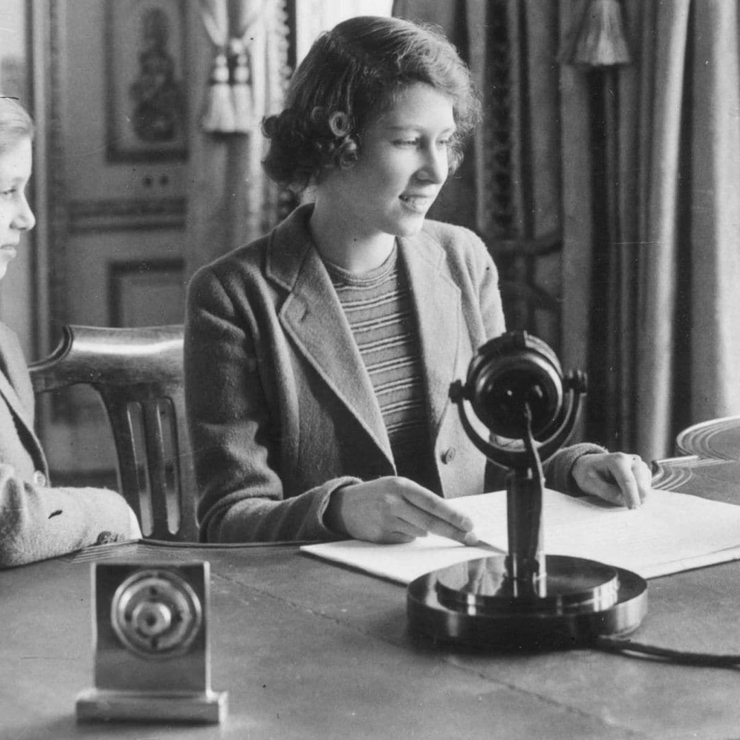 Lo que pueden aprender Leonor y Sofía del mensaje de la reina Isabel II cuando era niña