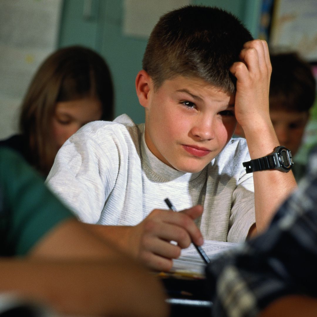 Niño en clase