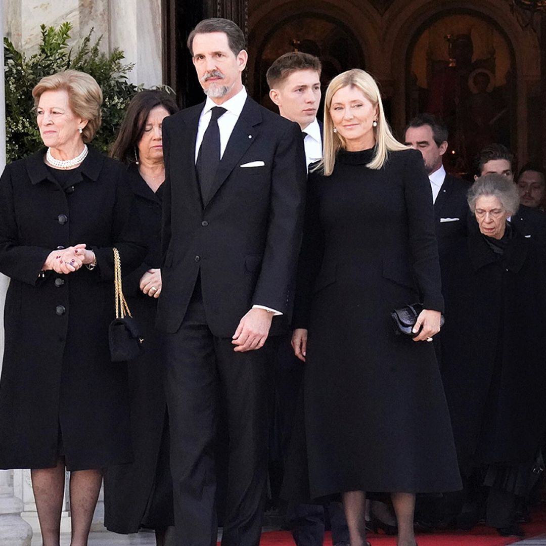 La Familia Real griega, unida en el dolor durante la misa homenaje a Constantino