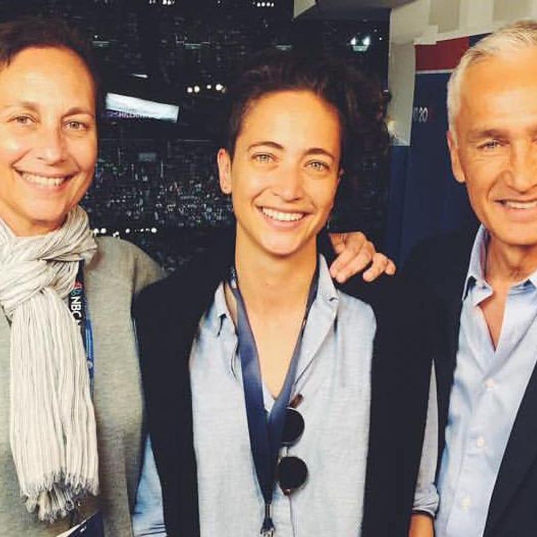 Paola Ramos con sus padres, Jorge Ramos y Gina Montaner