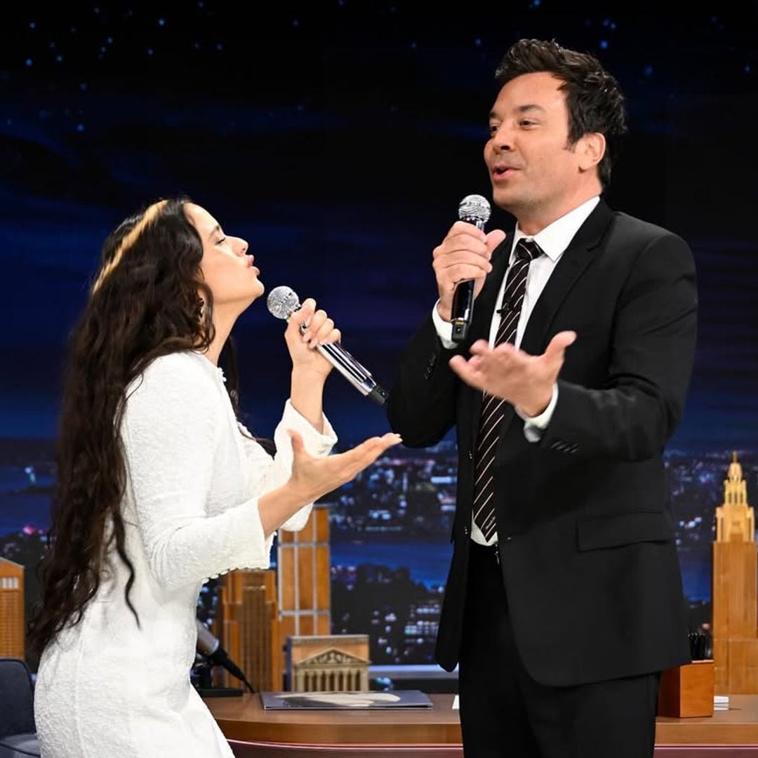 Rosalía pone a Jimmy Fallon a tocar palmas flamencas… y acaba invitándolo a Jerez: "Tienes que ir"