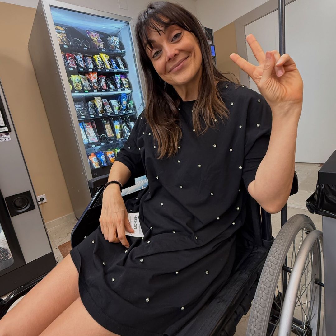Mónica Carrillo reaparece en silla de ruedas tras pasar por el hospital: preocupación por su estado