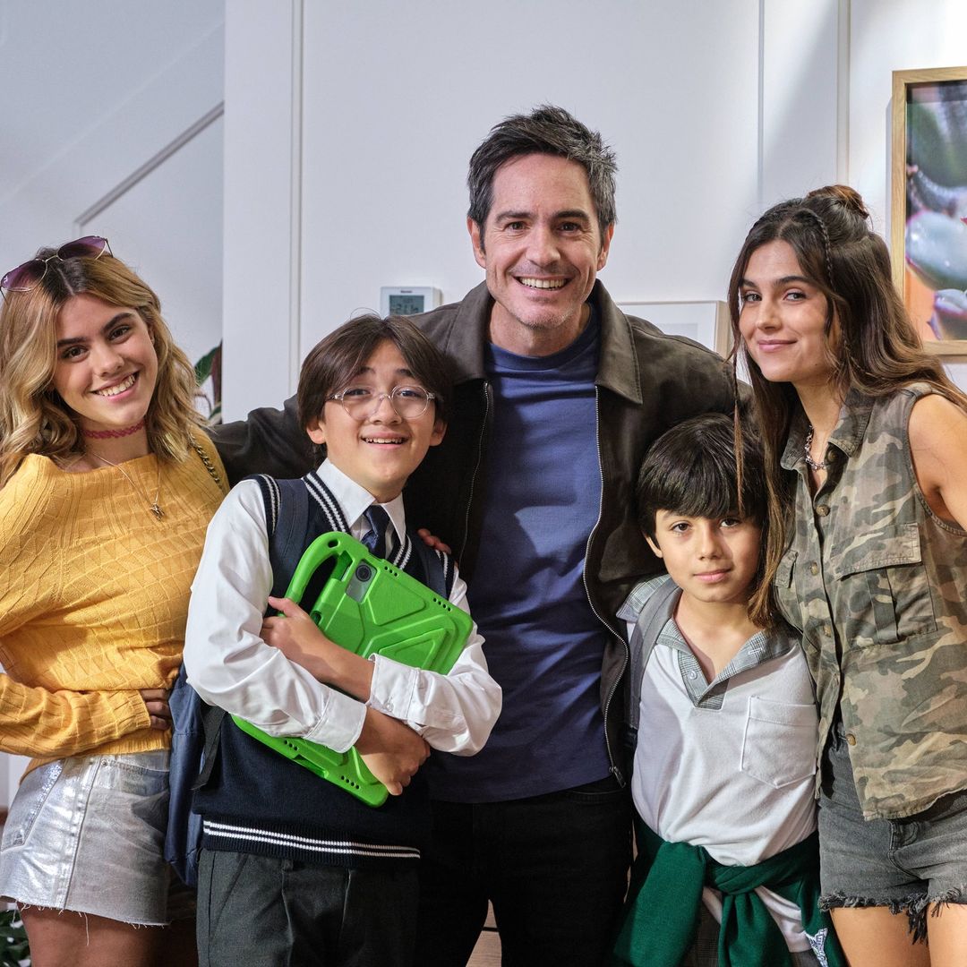 Charlie 'El Huevo' y Mauricio Barrientos 'El Diablito' reviven la comedia de 'Papá Soltero' con una divertida historia familiar