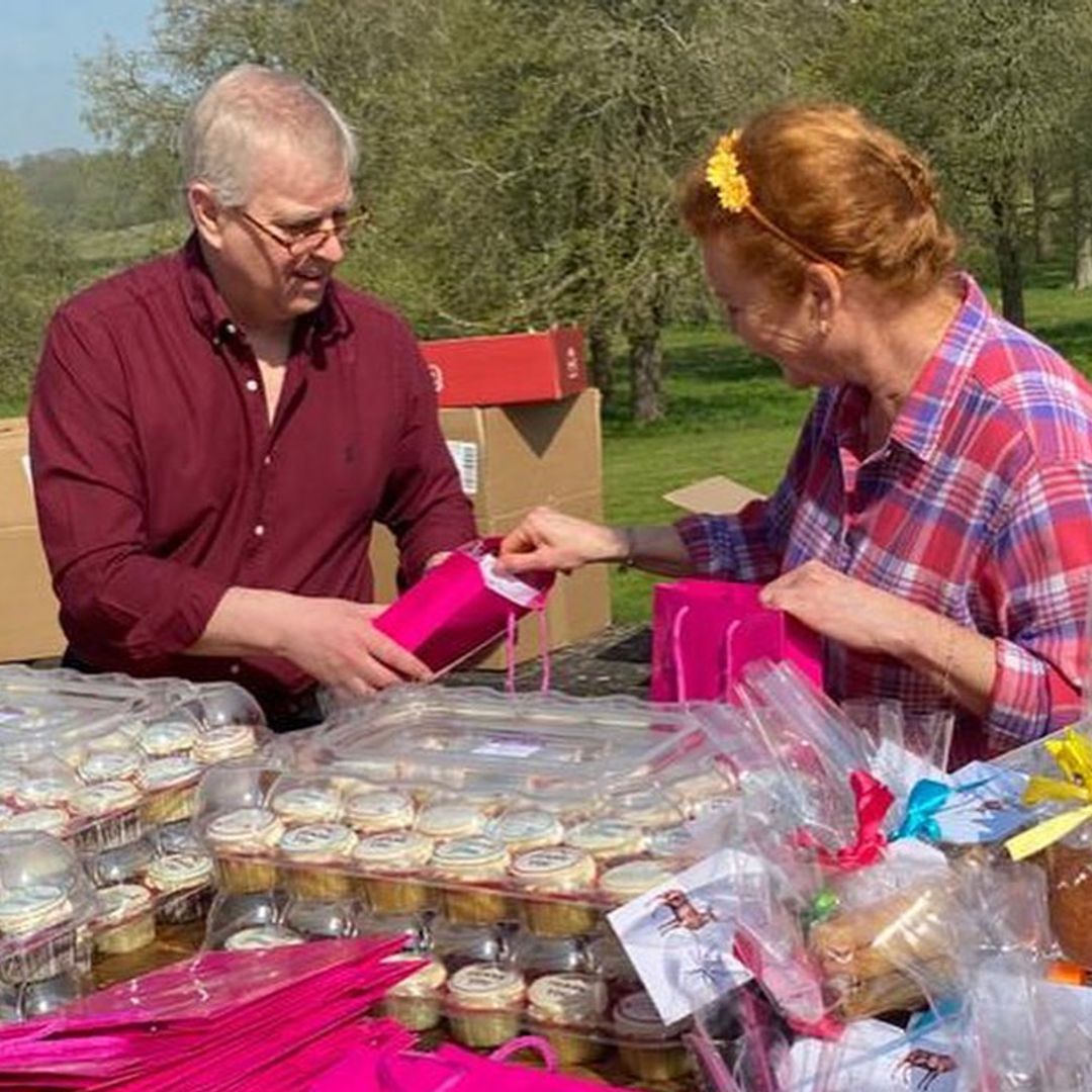 El príncipe Andrés reaparece junto a Sarah Ferguson tras su renuncia