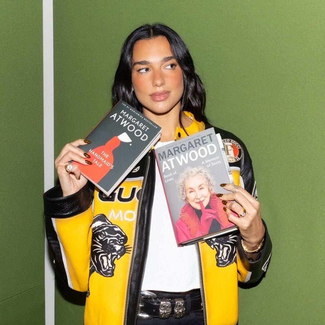 Dua Lipa no solo es apasionada de la lectura sino que también disfruta leer a mujeres.