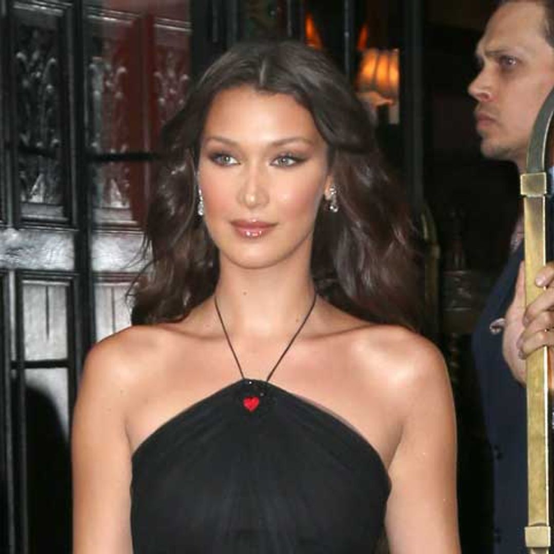 Bella Hadid reinventa el 'look lady' a golpe de transparencias