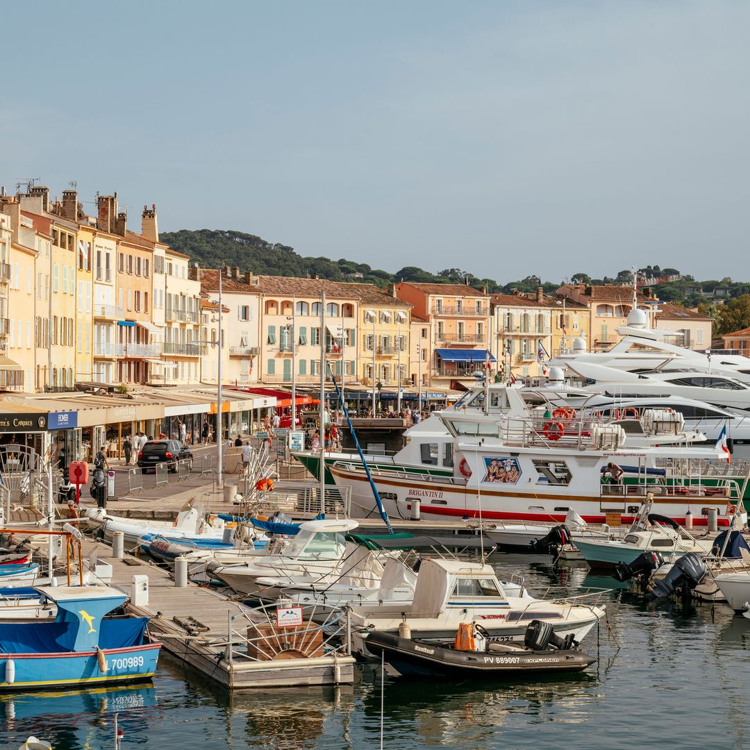 Saint-Tropez: el pueblo de la Riviera Francesa donde cada verano vuelven Leonardo DiCaprio, Kate Moss y otras celebridades