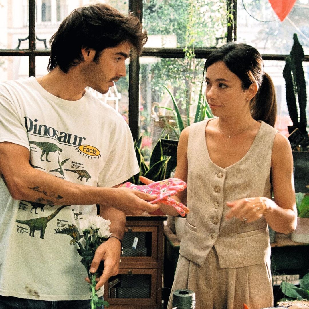 Las series adolescentes triunfan este verano: del éxito de ‘Un cuento perfecto’ al esperado ‘El club de los lectores criminales’