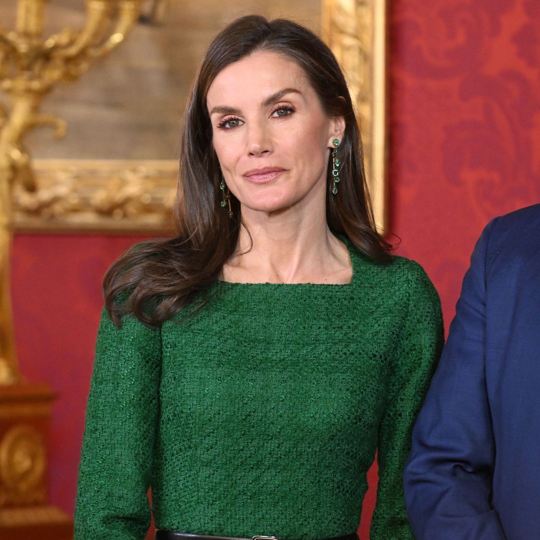 La Reina innova con el vestido verde esmeralda que hizo historia en el Día de la Hispanidad de 2025
