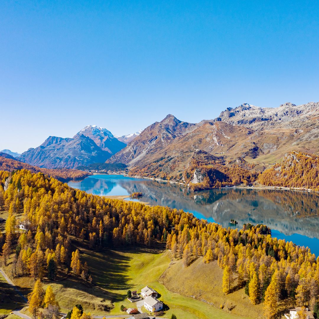 El valle alpino Alta Engadina en Suiza es perfecto para una escapada de otoño por Europa