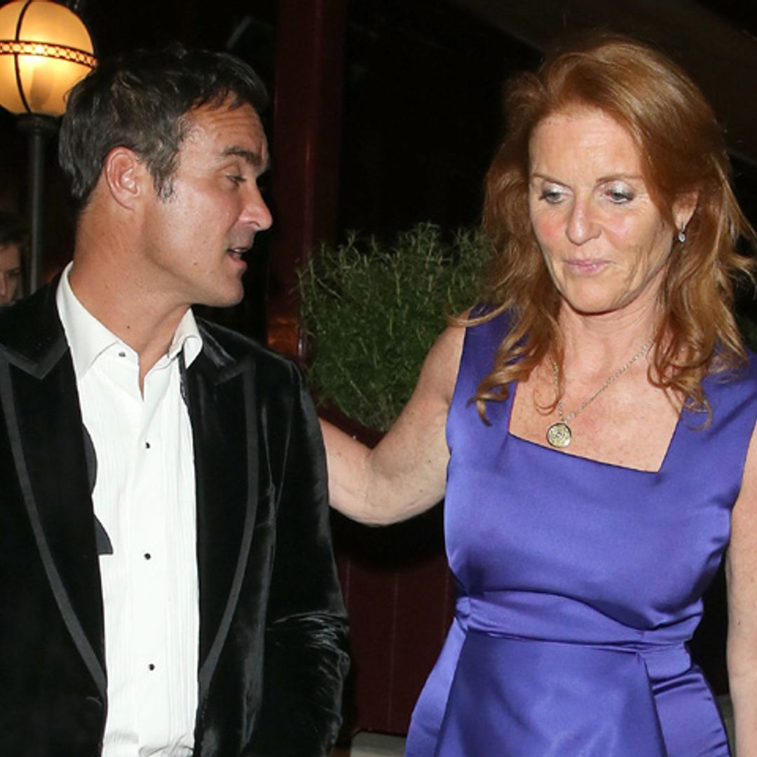 Sarah Ferguson disfruta de la noche de Londres en la buena compañía de sus hijas y su buen amigo Manuel Fernández