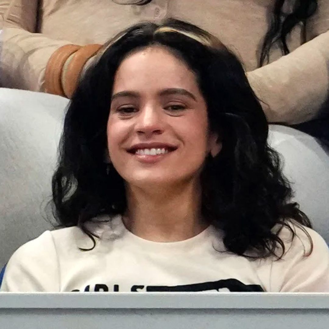 Rosalía y Loli Bahia oficializan su historia de amor con su primer beso en público durante el US Open de Nueva York