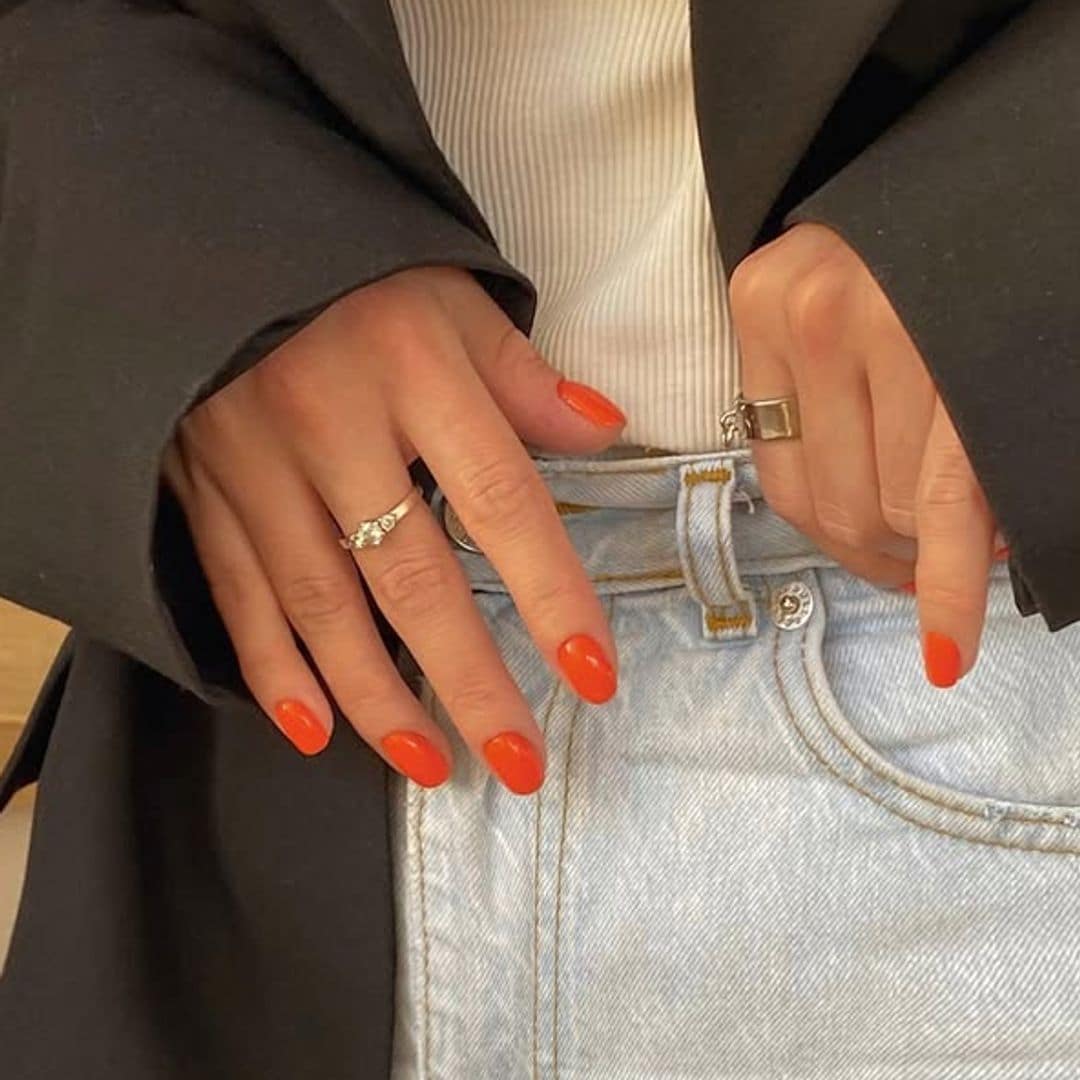 Manicura naranja uñas cortas