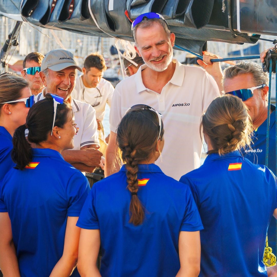 El encuentro del rey Felipe con las mujeres militares que han conquistado la Copa del Rey MAPFRE