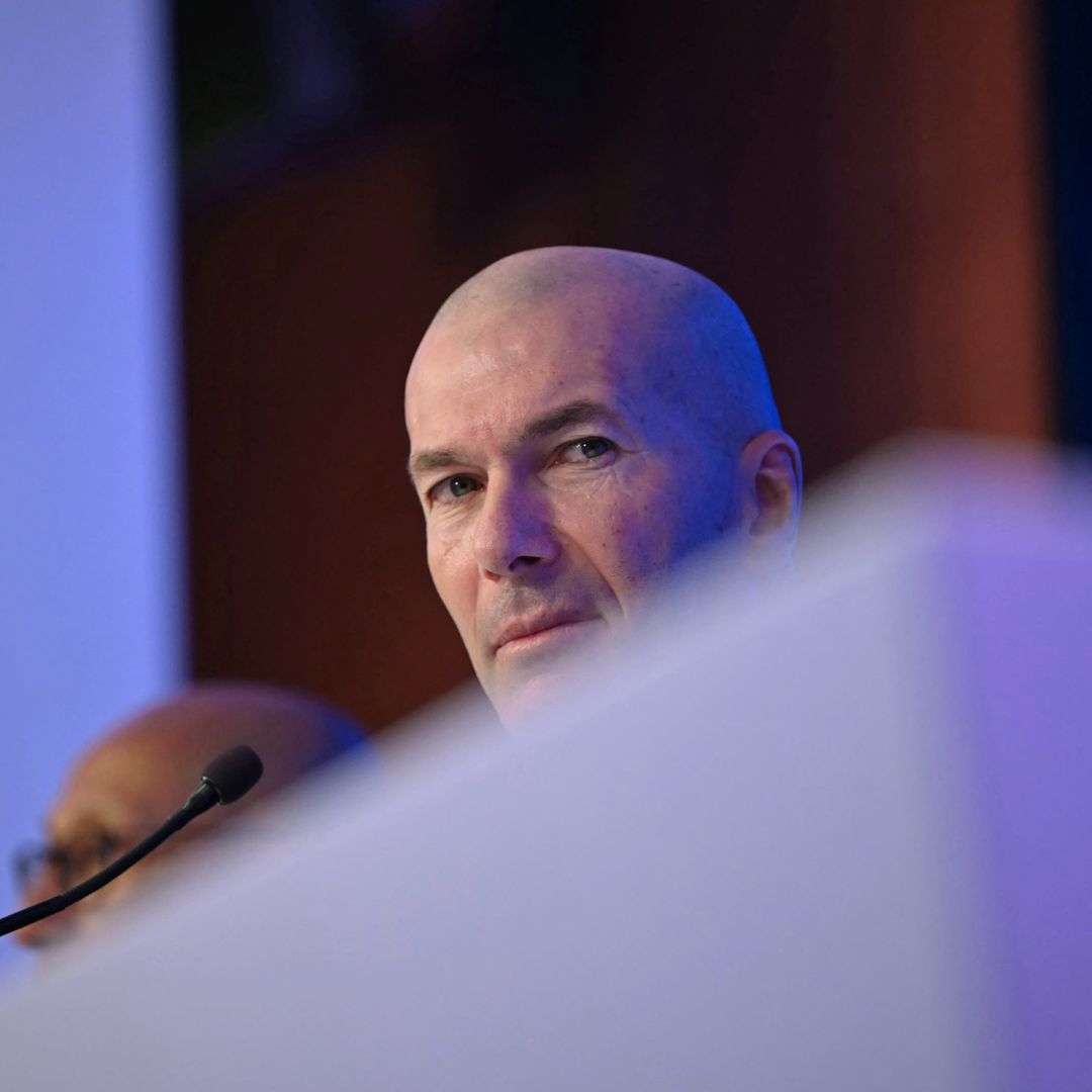 La alegría de Zidane en un momento crítico: será el nuevo entrenador de Francia, mientras su casa en el pantano de San Juan sigue amenazada por el incendio