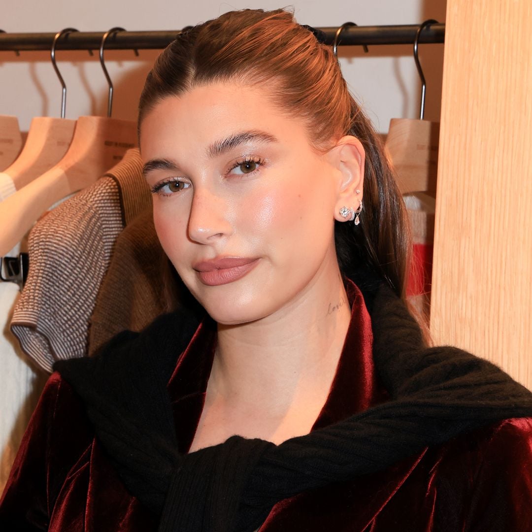 Hailey Bieber en la presentación en Los Ángeles de Guest In Residence